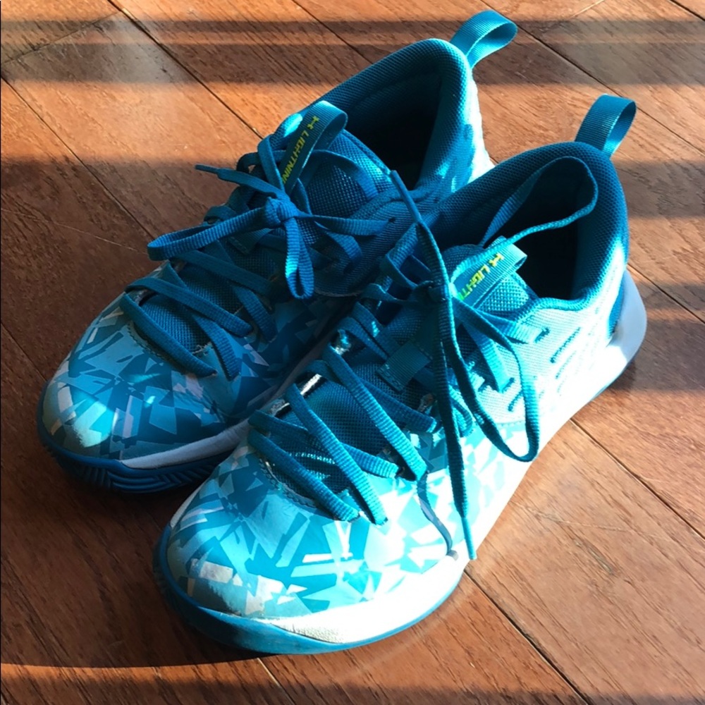 2.5 Under Armor Basketball shoes